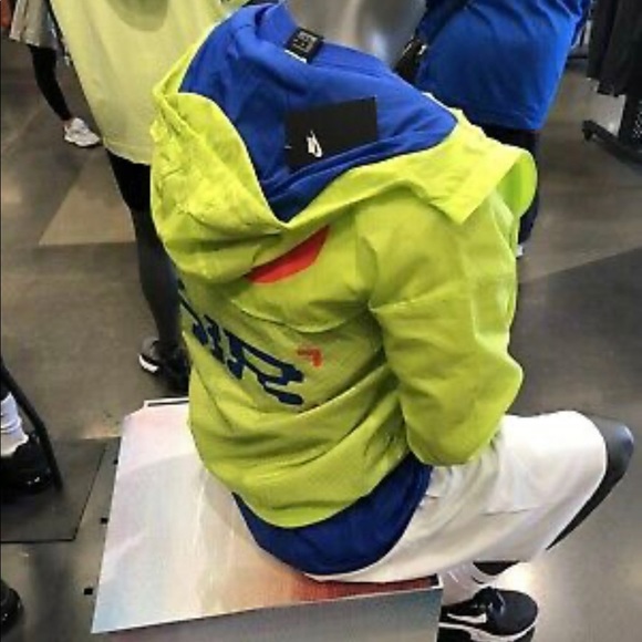 Nike Men Windrunner Fullzip Windbreaker - Picture 4 of 7